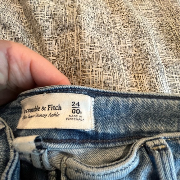 *SOLD* Abercrombie & Fitch Ripped Jeans - Picture 3 of 3